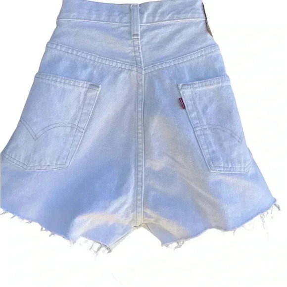 Levi’s women’s denim cutoff high waisted white shorts size large preloved - Picture 7 of 8
